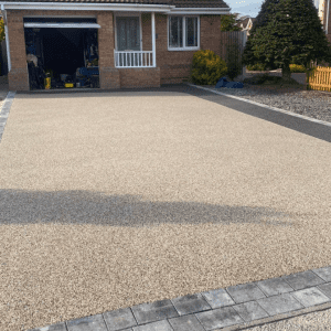 Bantam and Liquorice Resin Bound Driveway